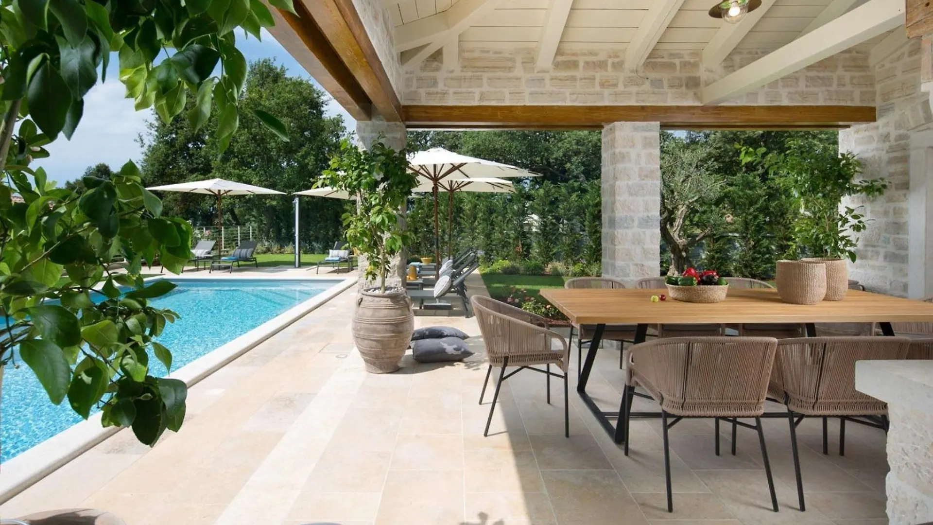 Hébergement de vacances Luxurioese Villa Elena Mit Pool Und Panoramablick Ladici